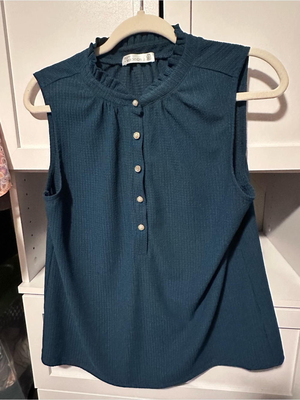 89th + Madison Teal Textured Sleeveless Pearl Button Blouse Medium